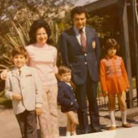 Teresa Muchnik Rosenblum with her husband and three children.